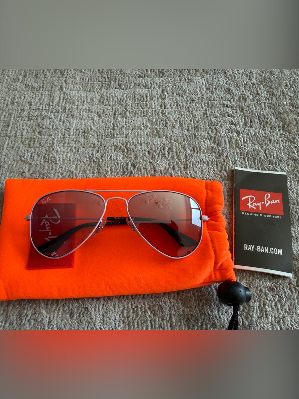 NWT Junior Ray-Ban Aviator Sunglasses in light pink